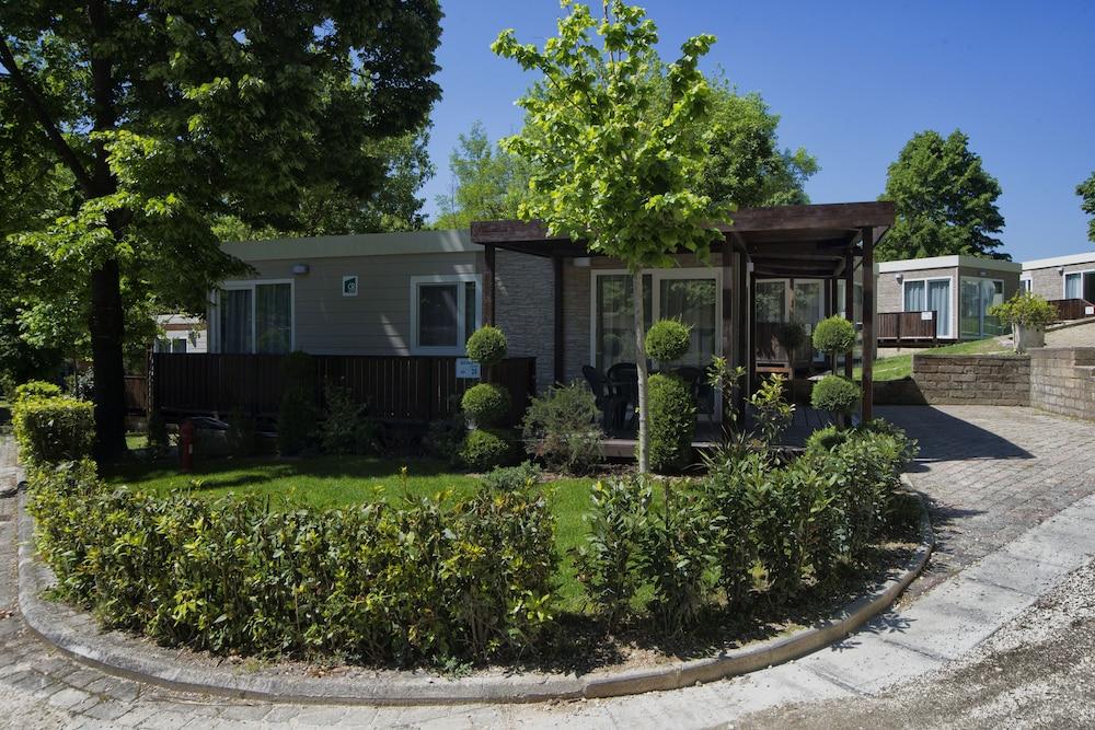 Flaminio Village Park Campingplatz 4*